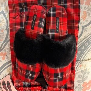 Victoria secret slippers with bag